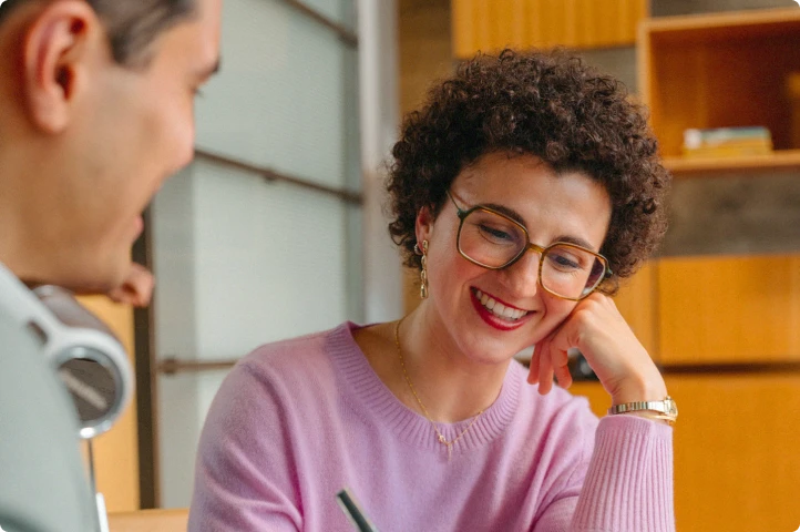 Recruiter and candidate in conversation