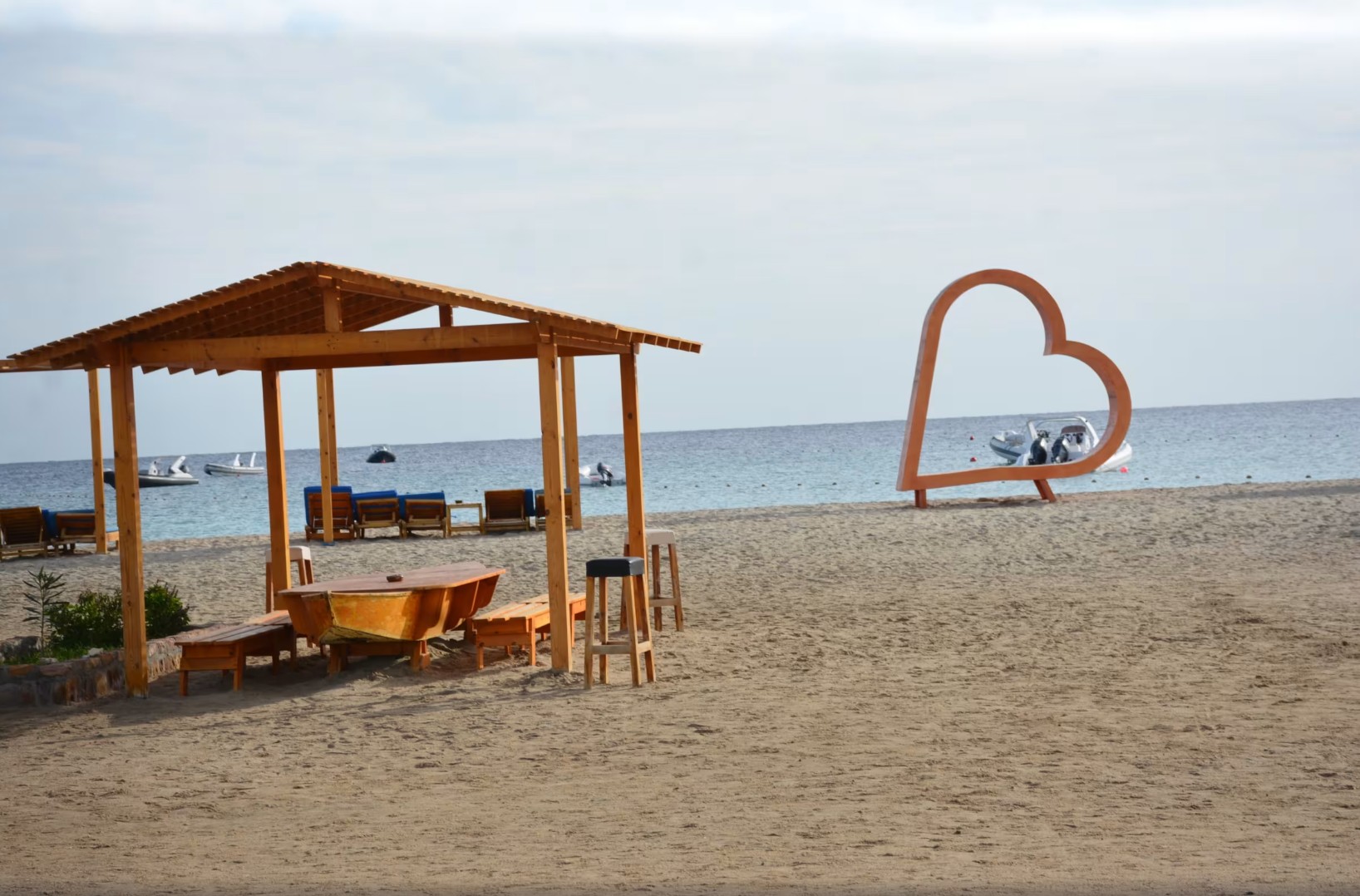 Welcome 2 Abu Dabbab Stein-Schriftzug am Strand