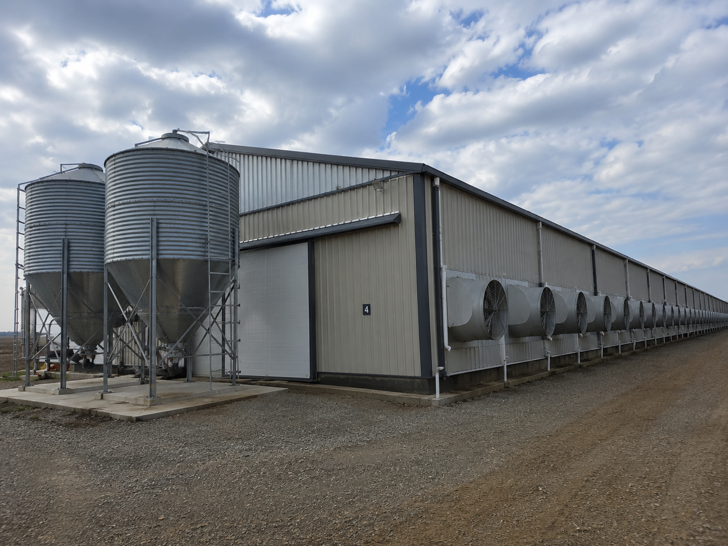 Climate-controlled broiler house interior