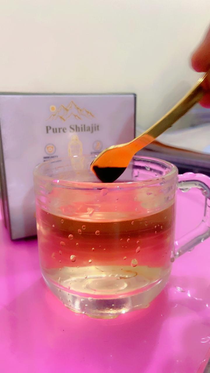 Pure Shilajit resin pouring
