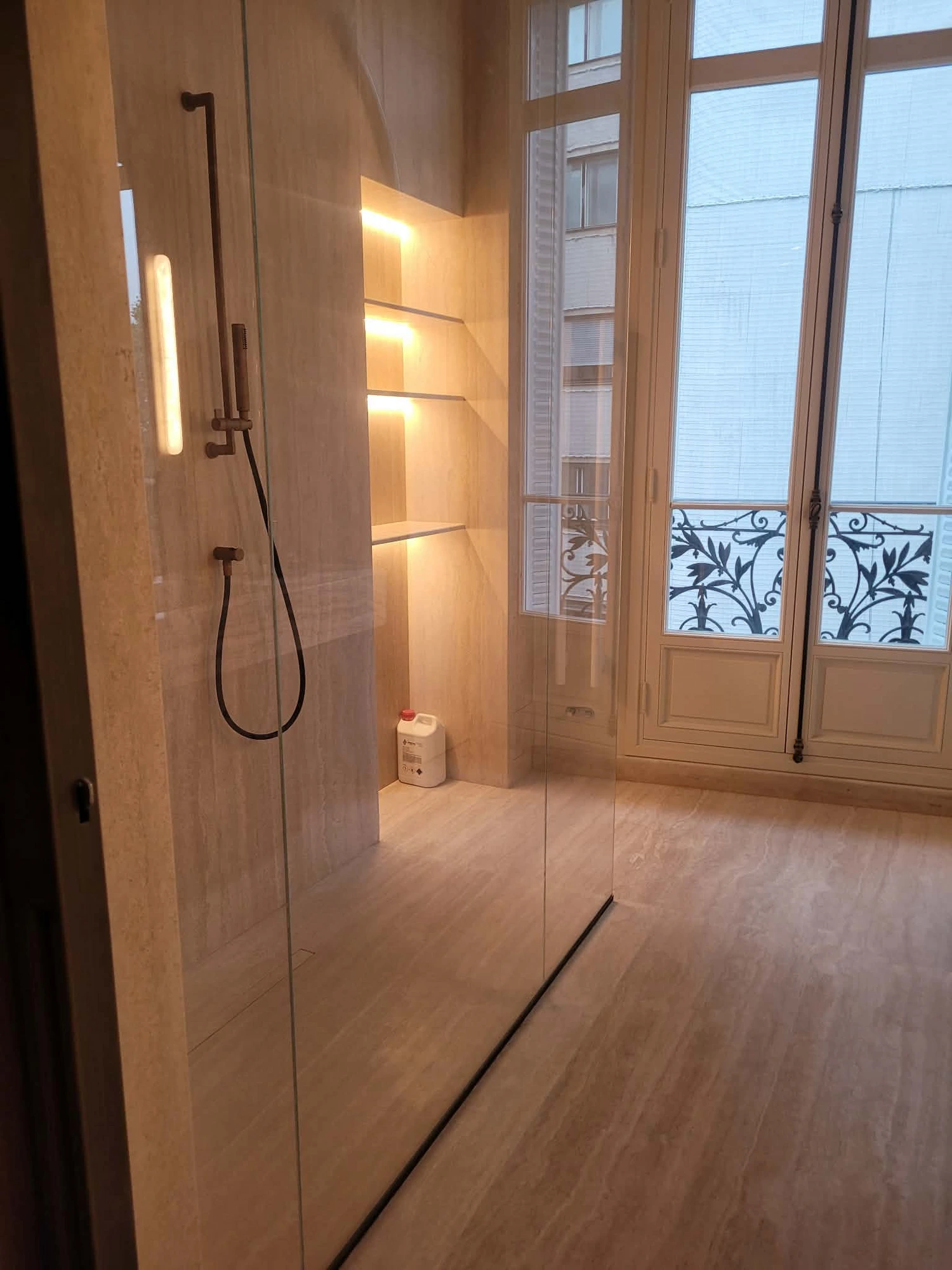 Salle de bain travertin