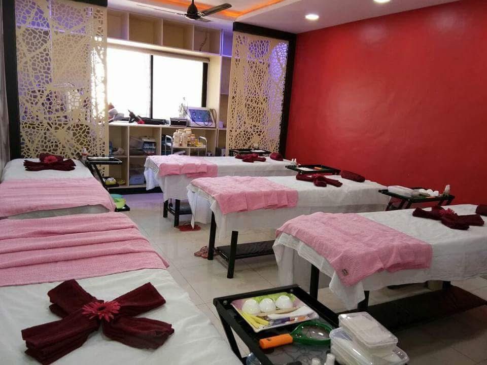 The Salon Floor