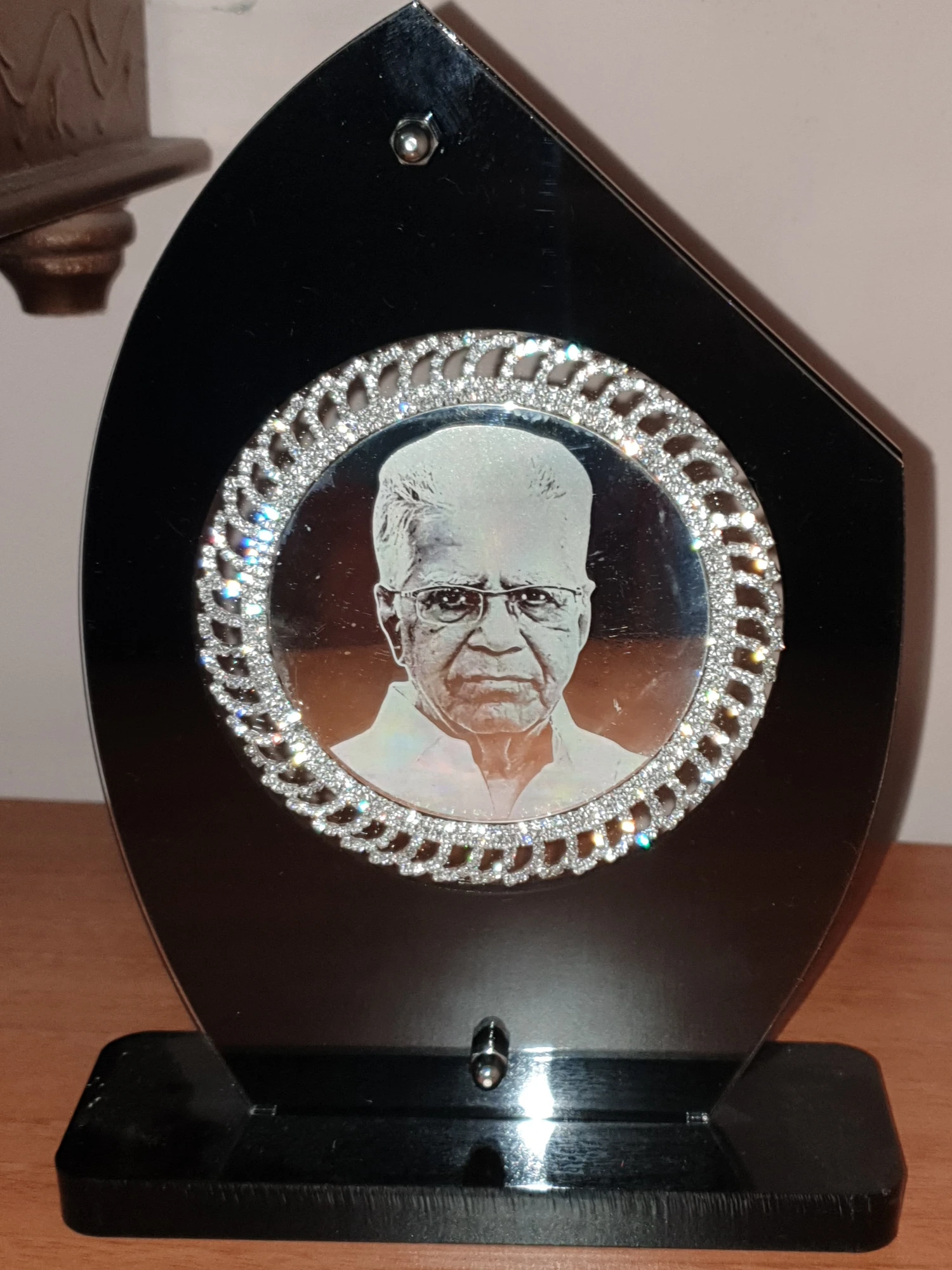 Photo Engraved Silver Coin with Acrylic Framework (100gr)