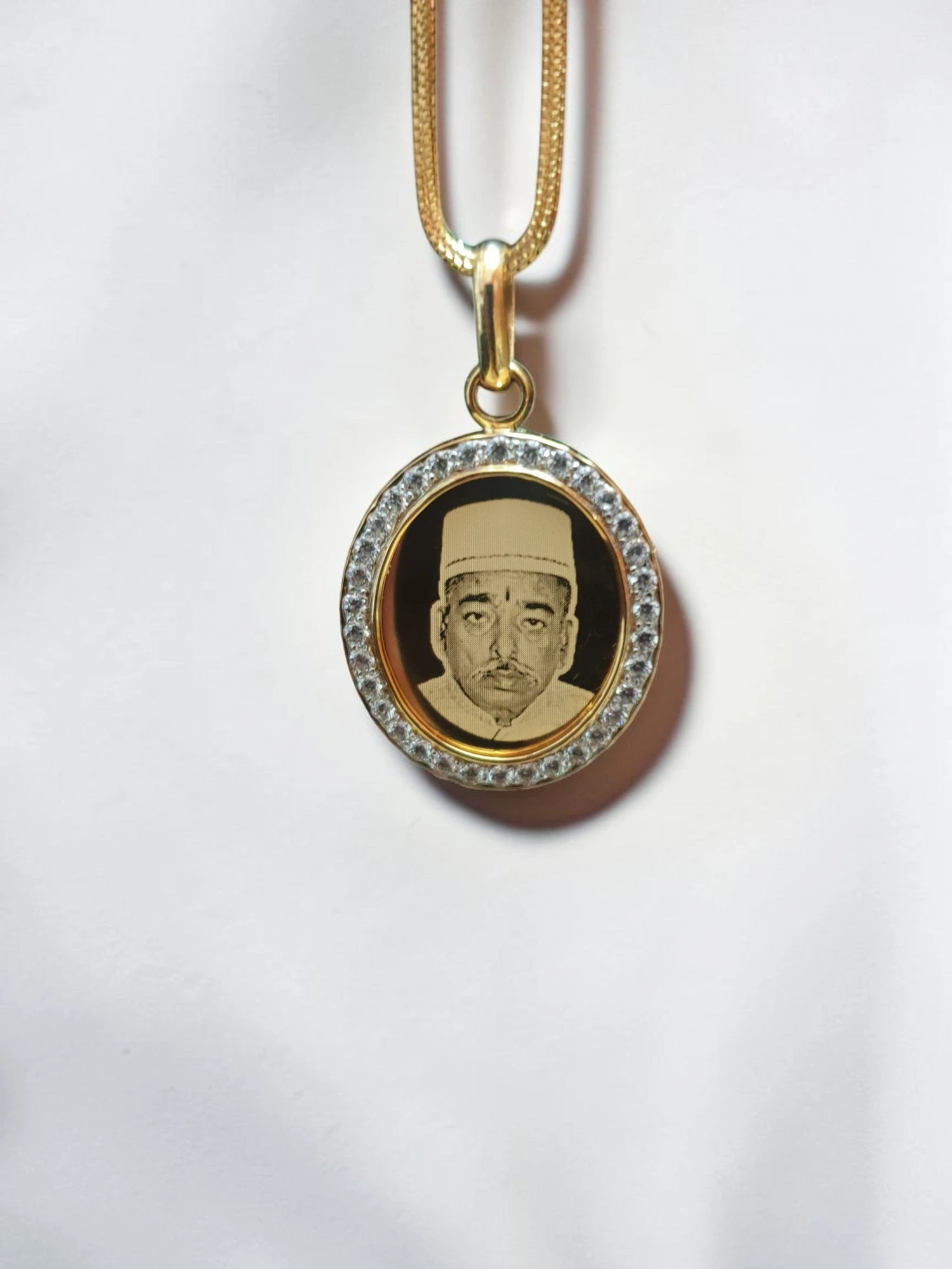 Photo Engraved Gold Locket Pendant (5gr – 10gr)