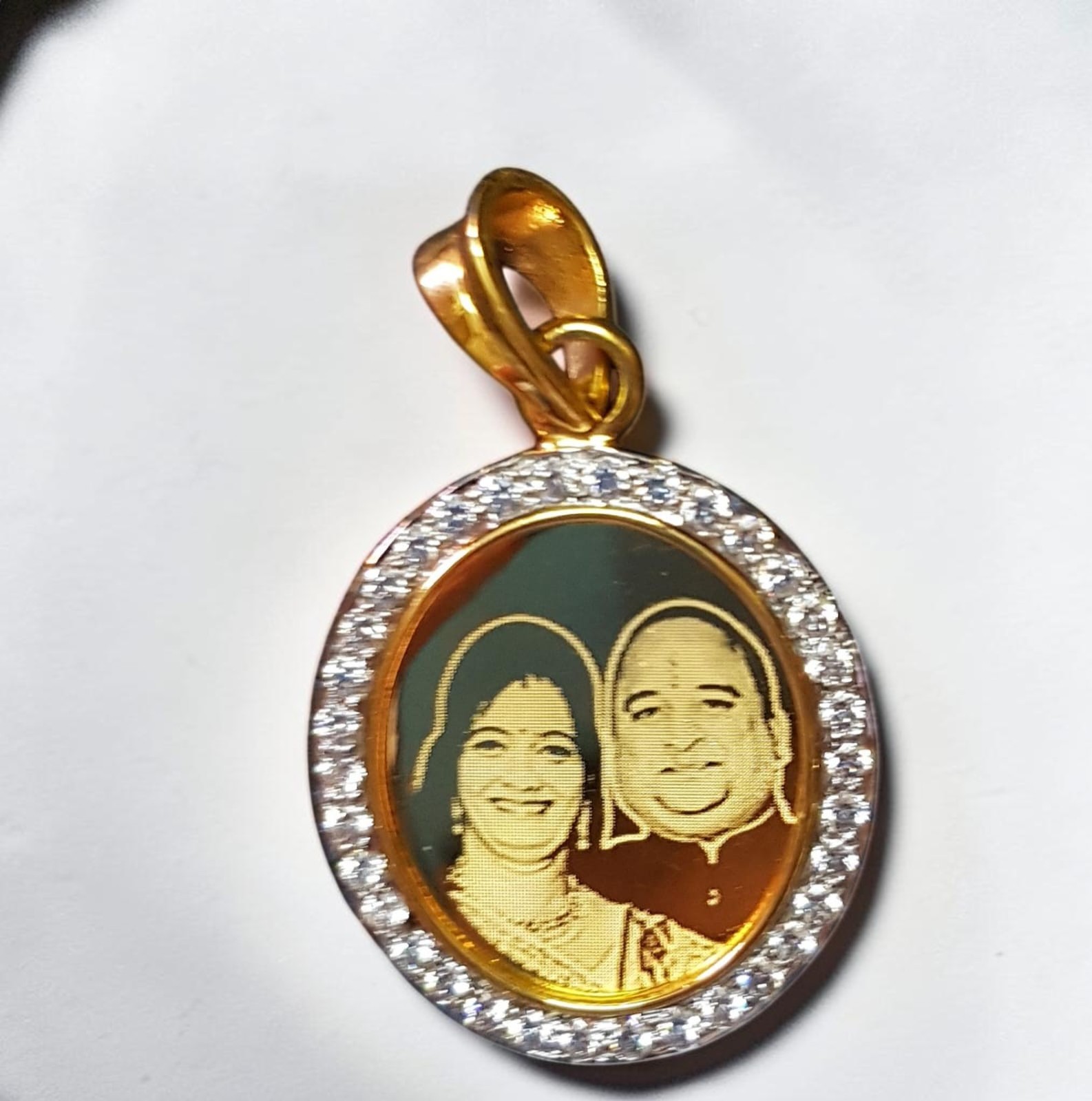 Photo Engraved Gold Locket Pendant (5gr – 10gr)