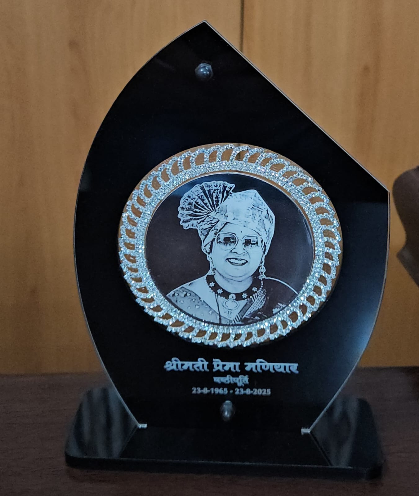 Photo Engraved Silver Coin with Acrylic Framework (100gr)