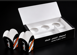 علبة حلويات مع حامل صوص