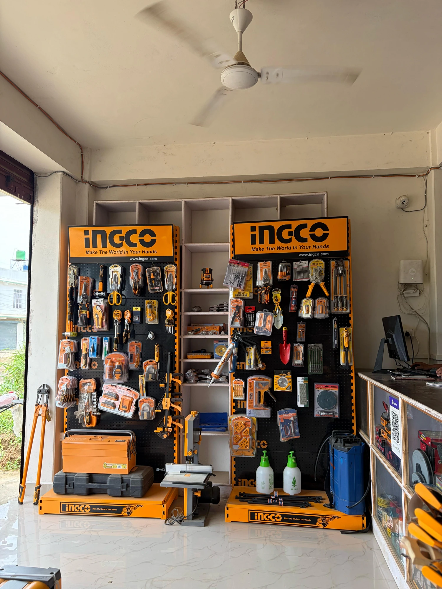 Interior view - power tools shelves
