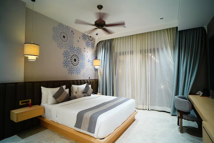 Royal Suite — Living