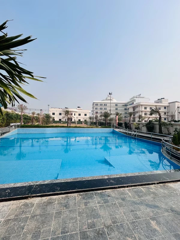 Outdoor Pool & Gardens